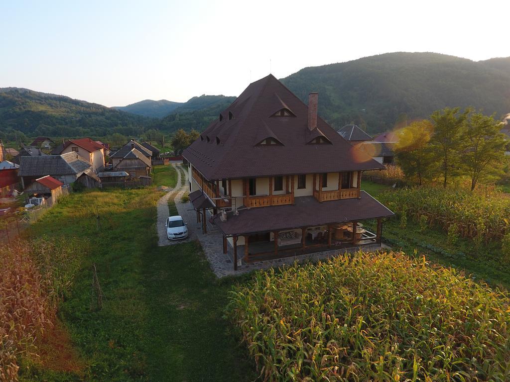 Pensiunea Sanziene Strîmtura Exteriér fotografie