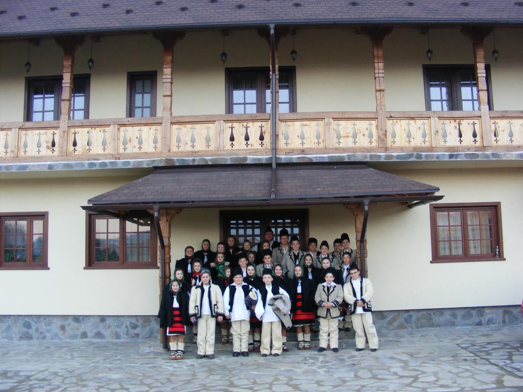 Pensiunea Sanziene Strîmtura Exteriér fotografie